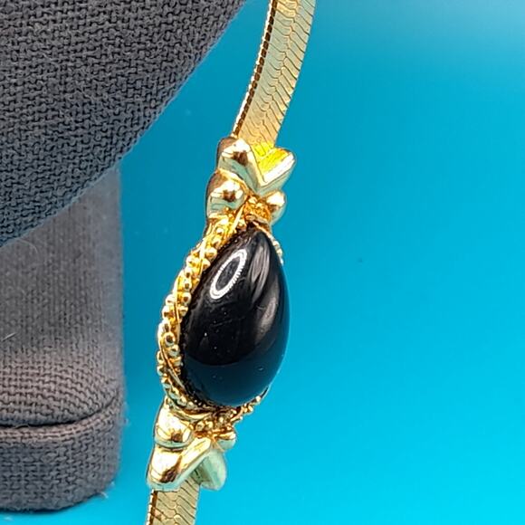 Vintage Herringbone Chain Necklace, Black Teardrop Cabochons, Vintage Jewelry - Picture 4 of 11